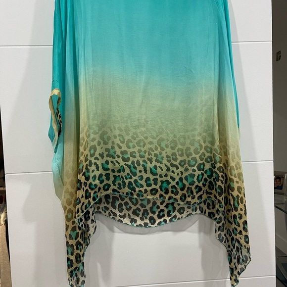 Italian silk one size fits all blouse leopard in the bottom - Picture 2 of 5